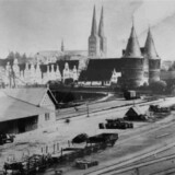 1874_Lubeck_historische_Aufnahme_Holstentor_Hansestadt