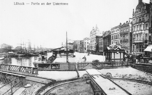 1880_Lubeck_historische_Aufnahme_Holstentor_Hansestadt.jpg