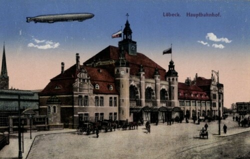 1910_neuer_Hauptbahnhof_Lubeck_historische_Aufnahme_Holstentor_Hansestadt_Zeppelin.jpg
