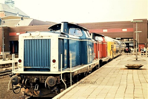 BR212_027_Doppelstockwagen_LBE_DAB_6_Lubeck_Hauptbahnhof_1983.jpg