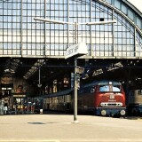 BR_216_003_LolloRheingold_Express_1928_Nostalgiezug_1980_Lubeck_Hauptbahnhof-6