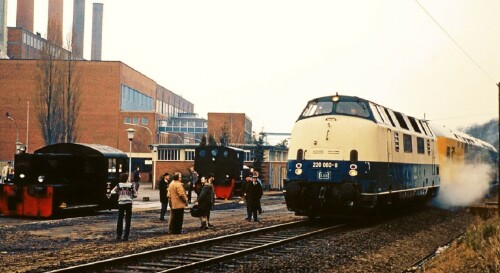 BR_220_060_Doppelstockwagen_LBE_DAB_6_Lubeck_Hauptbahnhof_1983_BR_322.jpg