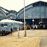 Doppelstockwagen_LBE_DAB_6_BR_220_blau_beige_Lubeck_Hauptbahnhof_1983