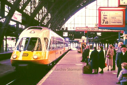 Koln_Hauptbahnhof_1985_Et_403_404_Lufthansa_Airport_Express_aa.jpg