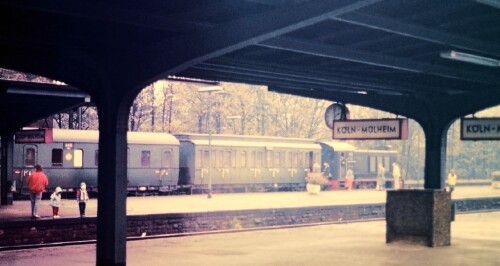 Koln_Muhlheim_1984_V36_BR_236_historischer_Zug.jpg