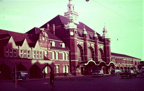 Lubeck_1965_Holstentor_Mercedes_Spitzflosser_Kirche-3.jpg