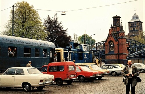 Lubeck_Hafen_Rundfahrt_mit_dem_Zug_1980_BR_260_320_Hechtwagen_DAB__Doppelstckwagen_LBE-2.jpg