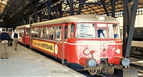 MAN_Schienenbus_Lubeck_Hauptbahnhof_Zonenzug_1973.jpg