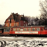 OHE_MAN_Schienenbus_Hutzel_Bahnhof_1975_Bahnhofsgebaude-1
