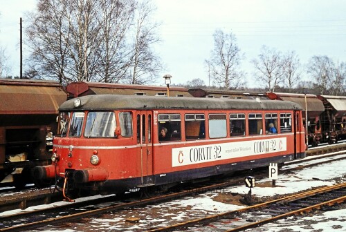OHE_MAN_Schienenbus_Hutzel_Bahnhof_1975_Bahnhofsgebaude-2.jpg