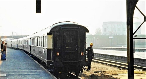 Rheingold_Express_1928_Nostalgiezug_1980_Lubeck_Hauptbahnhof-0.jpg