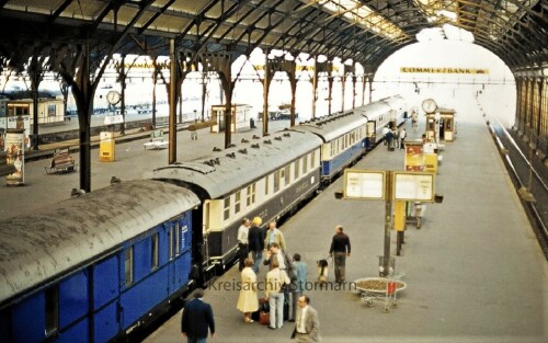 Rheingold_Express_1928_Nostalgiezug_1980_Lubeck_Hauptbahnhof-0b.jpg