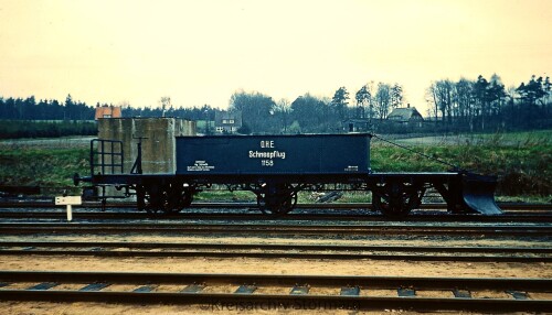 Schneepflug_Eisenbahn_OHE_Hutzel_Sud_1969.jpg