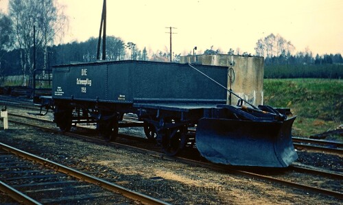 Schneepflug_Eisenbahn_OHE_Hutzel_Sud_1969_a.jpg