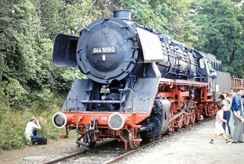 BR_044_508_Minden_Bundesbahn_DB_1982-1.jpg