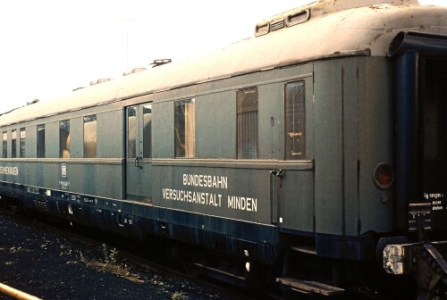 Salonwagen_105-065_Bln_MASCHINENWAGEN_Minden_Bundesbahn_Versuchsanstalt_Meswagen_Messwagen_Schurzenwagen_1982.jpg