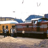 BR_290_291_V_90_Minden_Bahnhof_1982_OHE_Diesellok_Doppelstockwagen_DAB_6_LBE_VLV_a-1