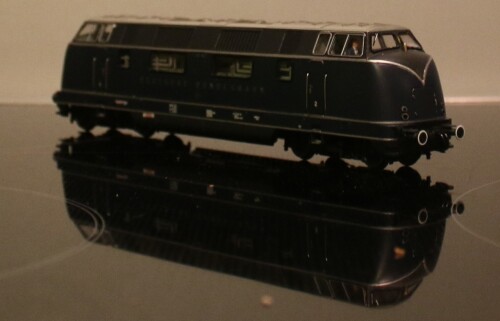 Marklin_Trix_V_200_002_Prototyp_H0_blauer_Enzian_F-Zug_stahlblau_RAL_5013_e-8.jpg