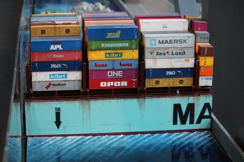 q_Containerschiff_Miwula_Miniaturwunderland_Hamburg_Brucke_Strecke_um_die_Welt-1.jpg