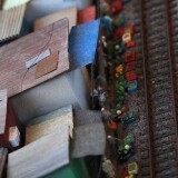 x_Miwula_Miniaturwunderland_Hamburg_Brucke_Strecke_indisches_Armenviertel_Gemuseverkauf_an_Bahn