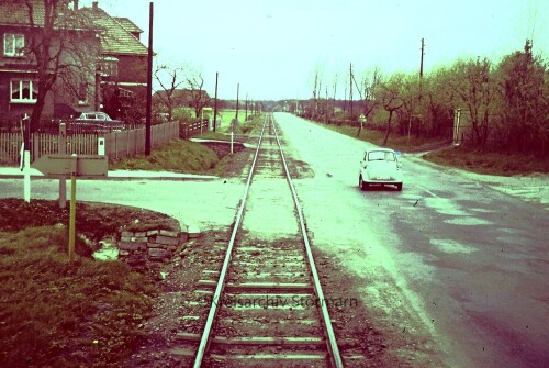 BMW_Isetta_Mercedes_Spitzflosser_Strecke_Kleinbremen_Minden_Mindener_Kreiseisenbahn_1966.jpg
