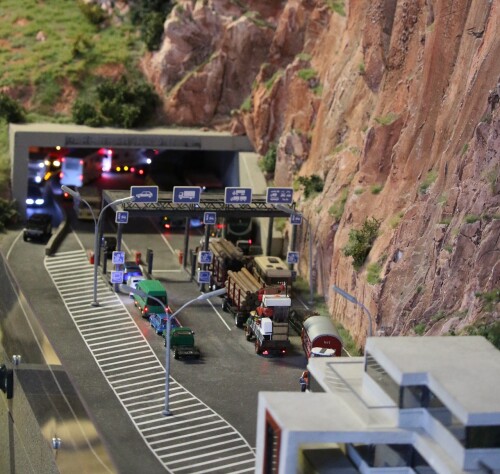 Miniaturwunderland_Grenze_Ubergang_Monaco_H0_Modell_2024-1.jpg