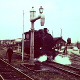 Uchte_Bahnhof_1966_Mindener_Kreiseisenbahn_Dampflok_c_Wasserkran