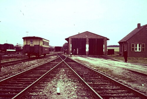 Uchte_Bahnhof_Friedrich_Wilhelm_Strase_1966_Mindener_Kreiseisenbahn_Lokschuppen.jpg