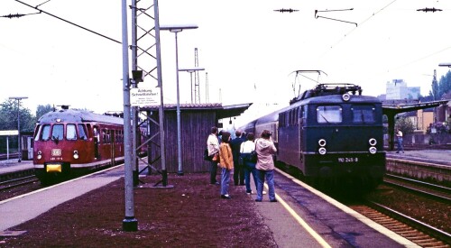 BR_110_245_cobaltblau_DB_E_10_ET_430_ET_30_111_Neubeckum_Bahnhof_1984_Sonderfahrt_purpurrot---Kopie.jpg