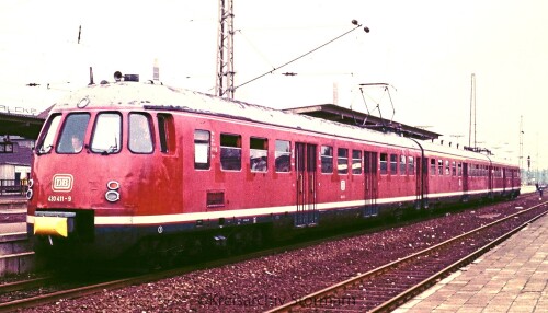 ET_430_ET_30_111_Neubeckum_Bahnhof_1984_Sonderfahrt_purpurrot_a---Kopie.jpg