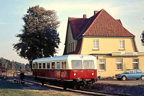 Neuenkirchen_Bahnhof_1976_Triebwagen_DT_1---Kopie.jpg