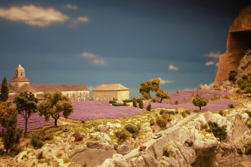 Miniaturwunderland_France_Provence_Lavendel_Felder_Frankreich_MiWuLa_Modellbahn_H0_a-3.jpg