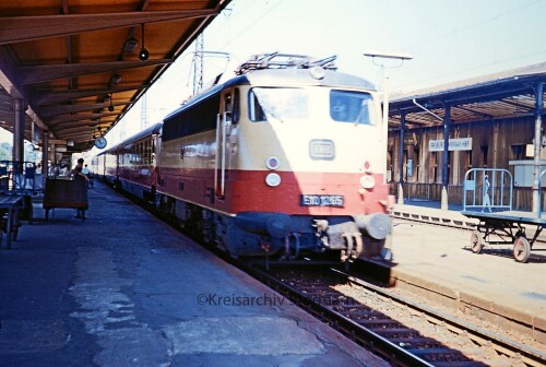 E_10_1266_BR_112_TEE_Trans_Europ_Express_Rheingold_1969_Freiburg_Bahnhof.jpg