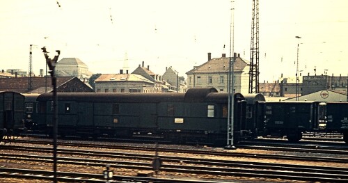 Freiburg_Bahnhof_1973_Gepackwagen.jpg