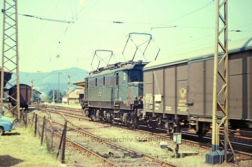 Kirchzarten Bahnhof BR 144 E 44 1967 Güterzug Bahnsteig dach Güterschuppen