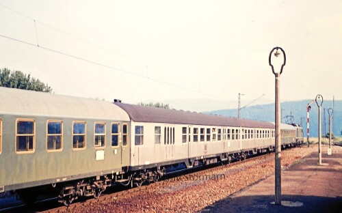 Himmelreich_Bahnhof_1967_E_40_Eilzug.jpg