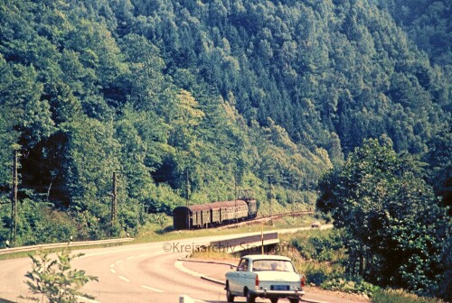Hollentalbahn_E_44_Hirschsprung_Bahnhof_Signal_Oberleitung_1967-2.jpg