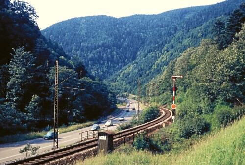 Hollentalbahn_Hirschsprung_Bahnhof_Signal_Oberleitung_1967.jpg