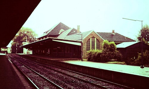 Travemunde_Bahnhof_Bahnhofsgebaude_Jugendstil_Bahnsteig_Deutsche_Bundesbahn_1966---Kopie.jpg
