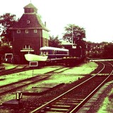 VT_06_Bauart_Hamburg_Travemunde_Bahnhof_1966_Segelverein_Deutsche_Bundesbahn---Kopie