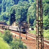 Hollentalbahn_E_44_Hirschsprung_Bahnhof_Signal_Oberleitung_1967-1