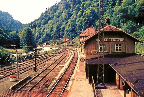 Hollentalbahn_Hirschsprung_Bahnhof_Signal_Oberleitung_1967_Weichen_Gleisanlagen-2.jpg