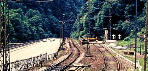 Hollentalbahn_Hirschsprung_Bahnhof_Signal_Oberleitung_1967_Weichen_Gleisanlagen-5.jpg