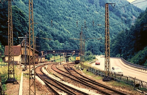 c_Hollentalbahn_Hirschsprung_Bahnhof_Signal_Oberleitung_1967_aaa.jpg