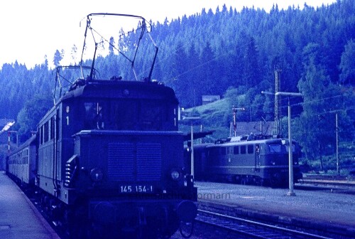 BR_145_154_E44_E10_BR110_Bahnhof_Neustadt_Schwarzwald_E-Lok_DB_Deutsche_Bundesbahn_1974_d.jpg