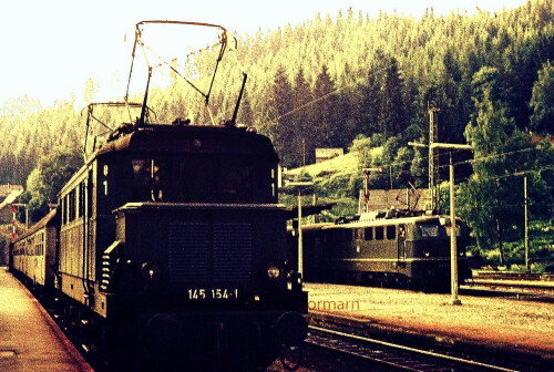 BR_145_154_E44_E10_BR110_Bahnhof_Neustadt_Schwarzwald_E-Lok_DB_Deutsche_Bundesbahn_1974_dx.jpg