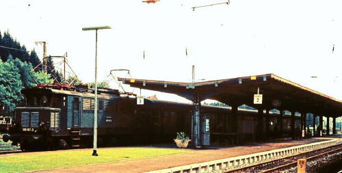 BR_145_167_E45_Bahnhof_Neustadt_Schwarzwald_E-Lok_DB_Deutsche_Bundesbahn_1974_x.jpg
