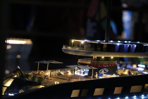 Monaco_grose_Phantasie_phantasy_Luxusyacht_Miniaturwunderland_Miwula_H0_Modellanlage_Modellbau-9.jpg