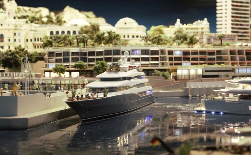 Monaco_grose_Luxusyachten_Miniaturwunderland_Miwula_H0_Modellanlage_Modellbau-5.jpg