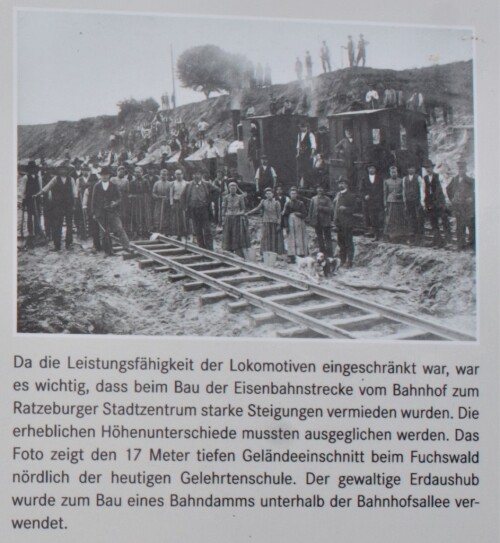 202307-Ratzeburger-Kleinbahn-Damm-Richtung-Thurow-0aaaaa.jpg